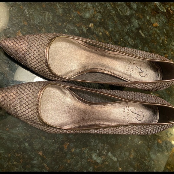 ADRIANNA PAPELL GLITTER/METALLIC PUMPS! - Picture 2 of 7